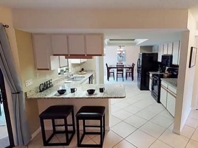Charming Vacation Home on Bradenton. Call Today.